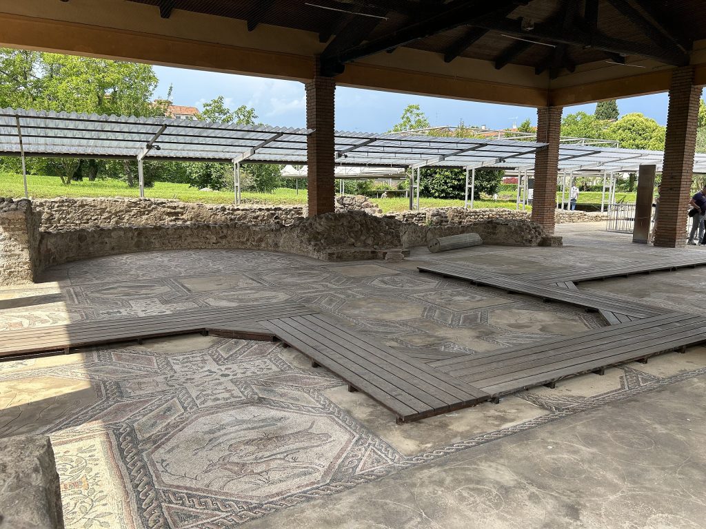 Mosaics in Villa Romana, Densenzano, Lake Garda, Italy
by Goldwrite - Own work, CC0, https://commons.wikimedia.org/w/index.php?curid=149024698